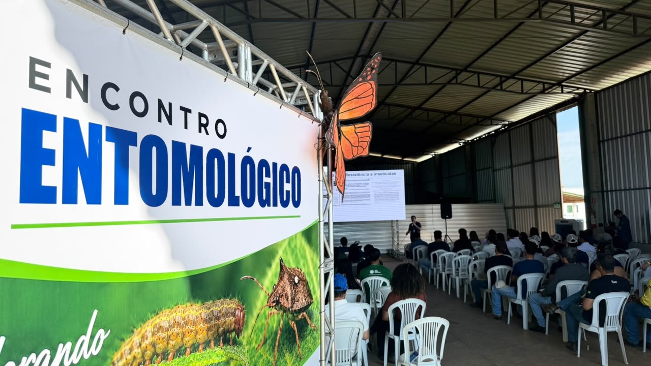 Palestra no I Encontro Entomológico da Aiba reúne produtores, agrônomos e pesquisadores para discutir monitoramento de m